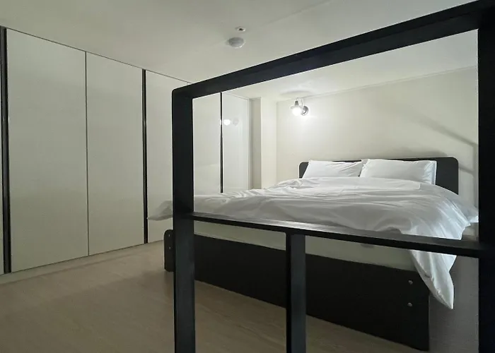 Hongdae Chic Grey House Early Promotion 15 Percent Off 公寓式飯店 3*